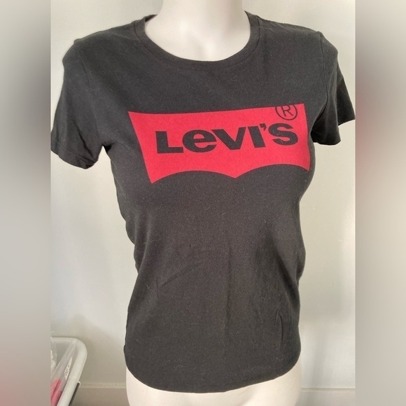 Levi's Tops - Small black Levi’s top​​​​​​​​​​​